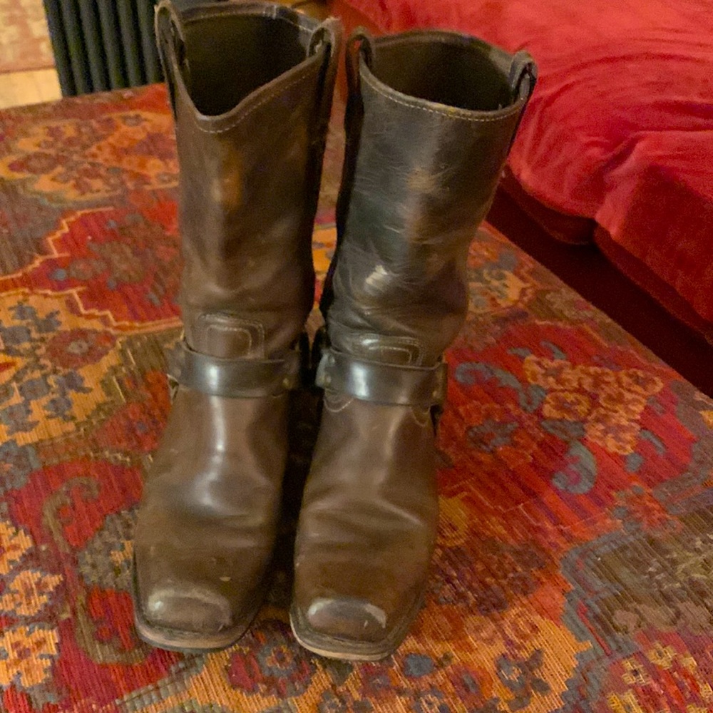 Classic Frye Harness Boots. Size 10 style 77300 brown